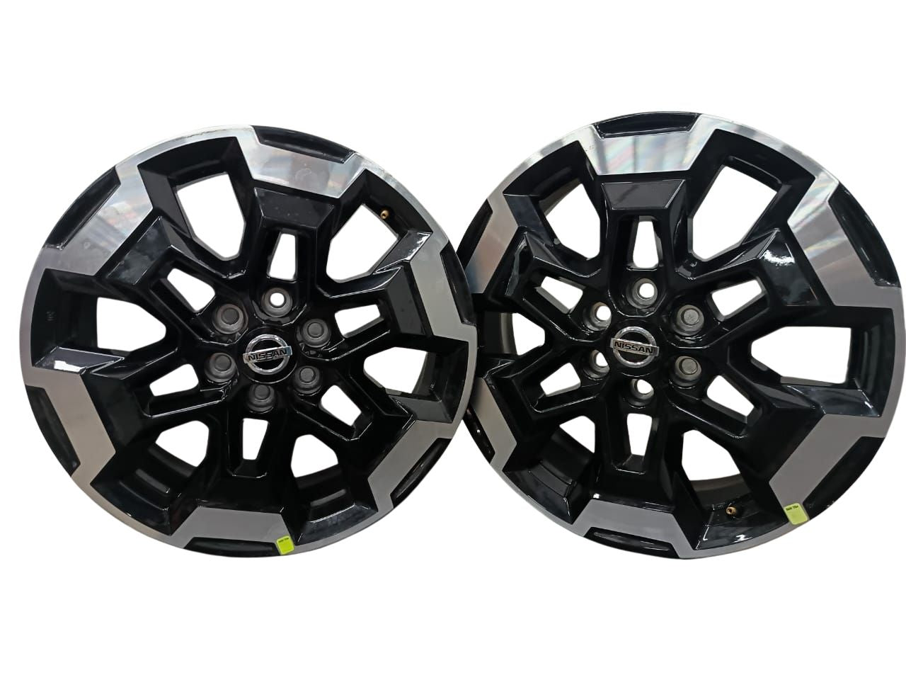 Nissan Navara 18 Inch Mag Wheel with centre caps - WEBVIBES